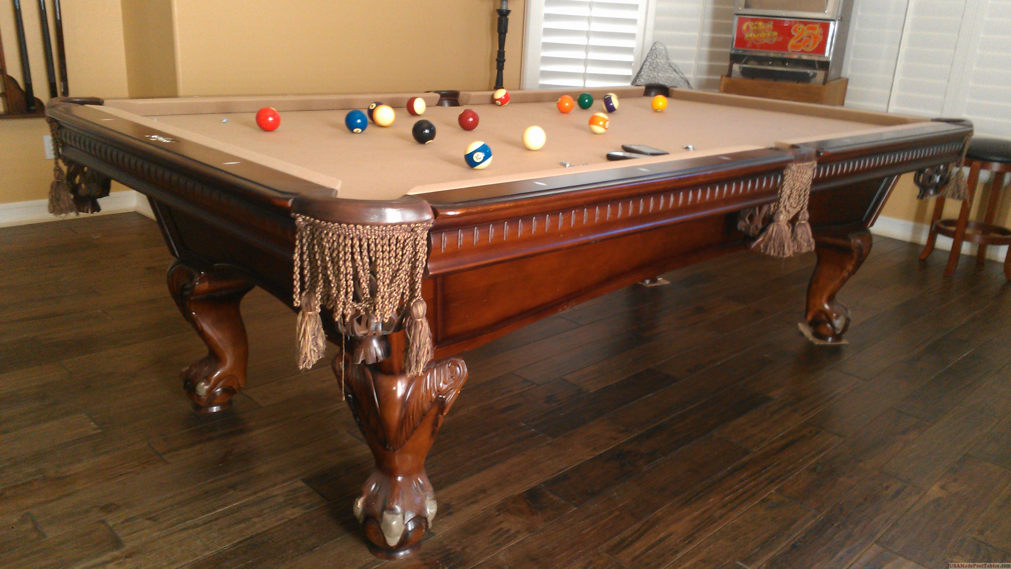 POOL TABLES : POOL TABLE